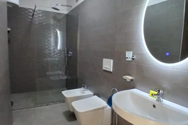 Shtepi me qera 2+1 ne Tirane - 800 Euro