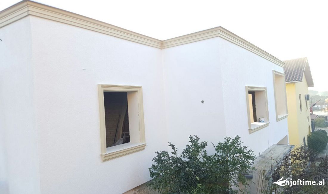 Shitet Godine 2 Katshe – Nderroq, 115m2 – Pershtatshme per Biznese