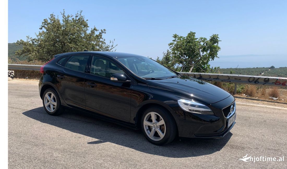 Makina me qera Volvo 40 me cmim 50 euro dita