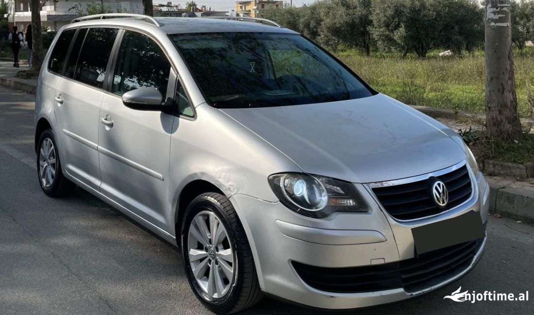 Makina me qera Touran me cmim  45 euro dita 