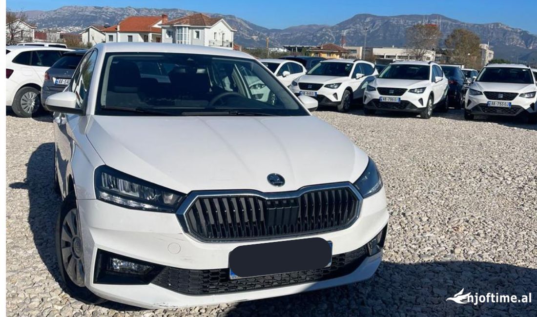 Makina me qera skoda me cmim 25 euro/dita