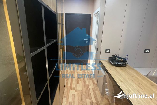 Jepet me Qera Ambient Komercial/Zyre ne pallat te ri ne katin e pare perballe Harry Fultz, Tirane
