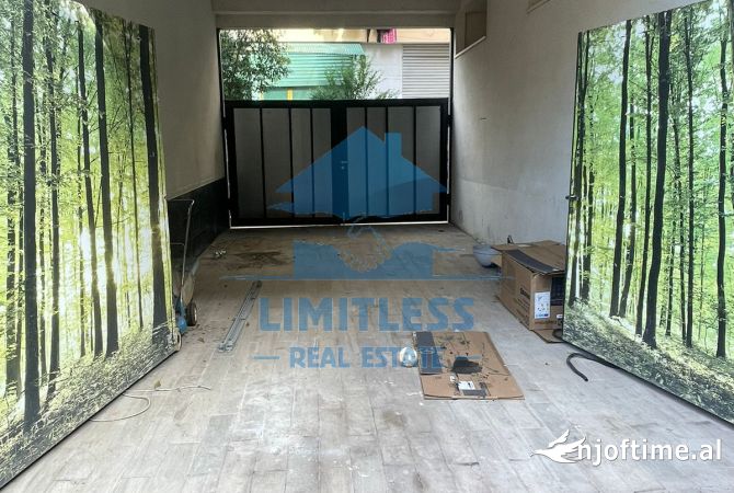 Jepet me qera Ambient Komercial/Magazine ne katin e pare perballe Harry Fultz, Tirane