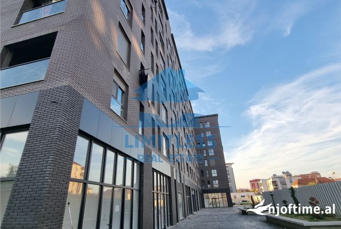 Ambiente Commerciale in Vendita 1+1 a Tirana - 170,250 Euro
