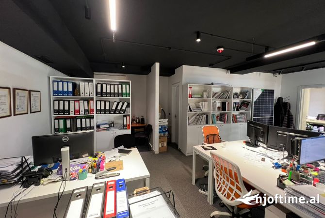 Ambiente Commerciale in Affitto 3+1 a Tirana - 950 Euro