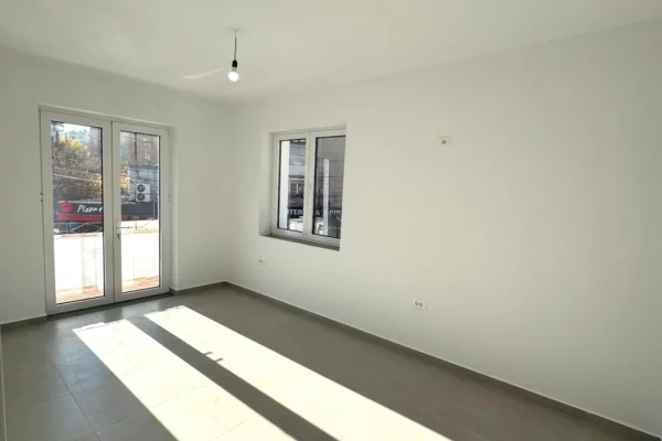 Jepet me Qera Ambient 2+1+2 + ballkon