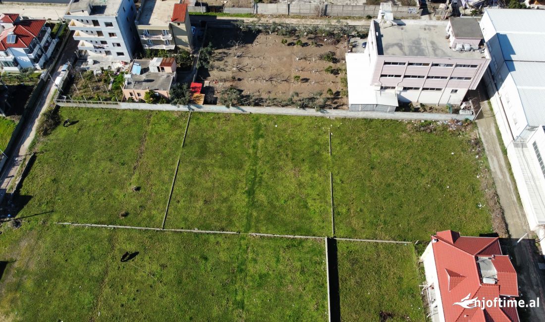 Shitet toke ne fillim te autostrades Durres-Tirane