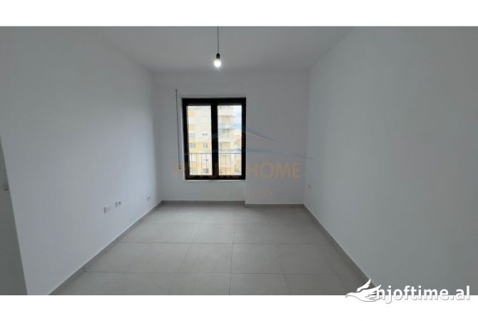 QIRA TEK STACIONI I TRENIT