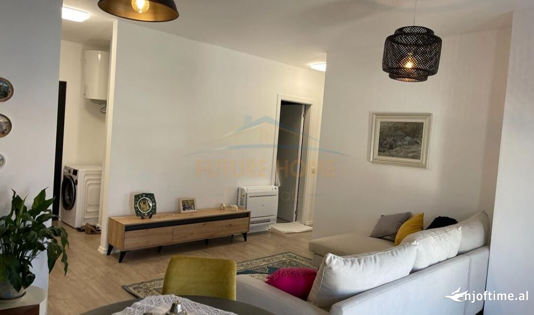 Shtepi ne shitje Apartament ne Tirane, 2+1, Mobilimi E mobiluar, Pagesa 105,000  Euro.