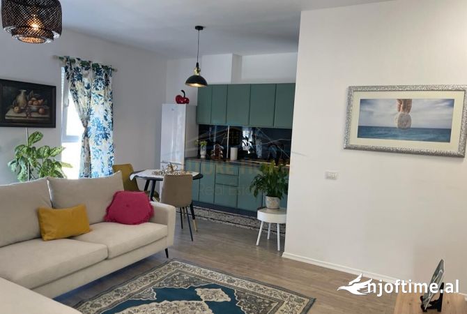 Shtepi ne shitje Apartament ne Tirane, 2+1, Mobilimi E mobiluar, Pagesa 105,000  Euro.