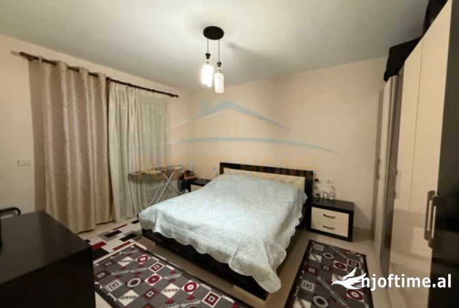 Shtepi ne shitje Apartament ne Tirane, 2+1, Mobilimi E mobiluar, Pagesa 125,000  Euro.