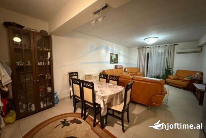 Apartament 2+1+2 ne shitje tek kthesa e kamzes