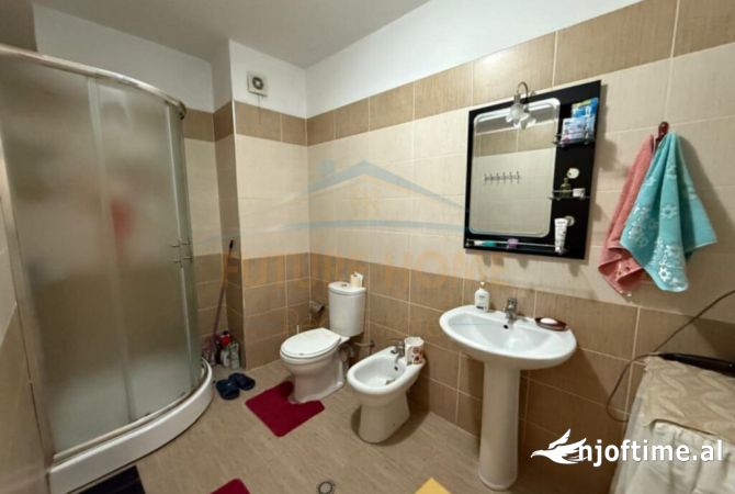 Shtepi ne shitje Apartament ne Tirane, 2+1, Mobilimi E mobiluar, Pagesa 125,000  Euro.