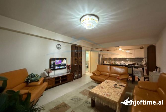 Shtepi ne shitje Apartament ne Tirane, 2+1, Mobilimi E mobiluar, Pagesa 125,000  Euro.