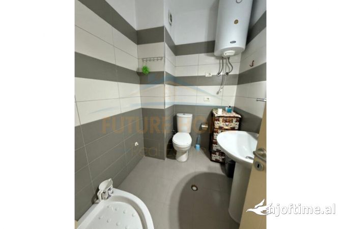 Shtepi ne shitje Apartament ne Tirane, 2+1, Mobilimi E mobiluar, Pagesa 125,000  Euro.