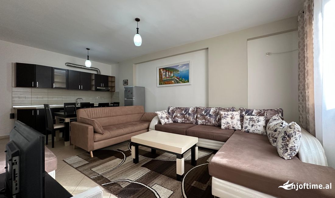 Shtepi ne shitje Apartament ne Tirane, 1+1, Mobilimi E mobiluar, Pagesa 98,000  Euro.