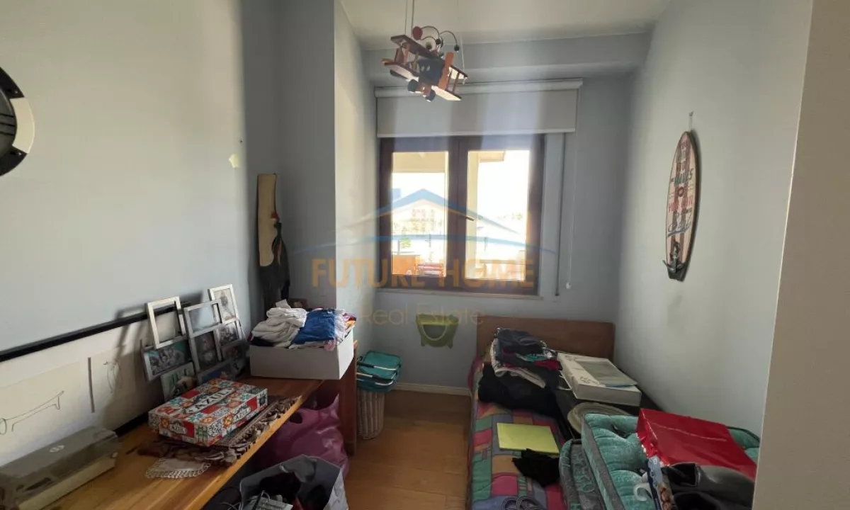Shtepi me qera Duplex(shtepi me 2 kate) ne Tirane, 3+1, Mobilimi E mobiluar, Pagesa 800  Euro.
