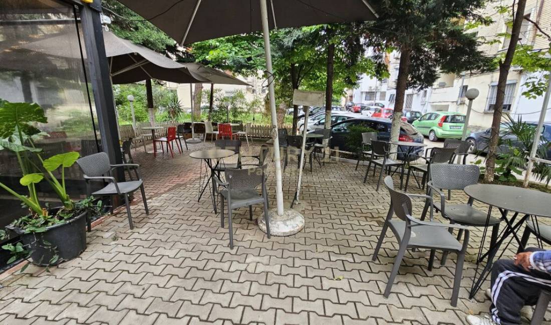 JAPIM ME BAR -KAFE PERBALL INXHINERIS SE NDERTIMIT !  Tirana, Albania Per Qira 800 Euro