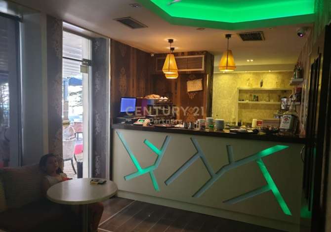 Ambient biznesi me qera 2+1 ne Tirane - 800 Euro