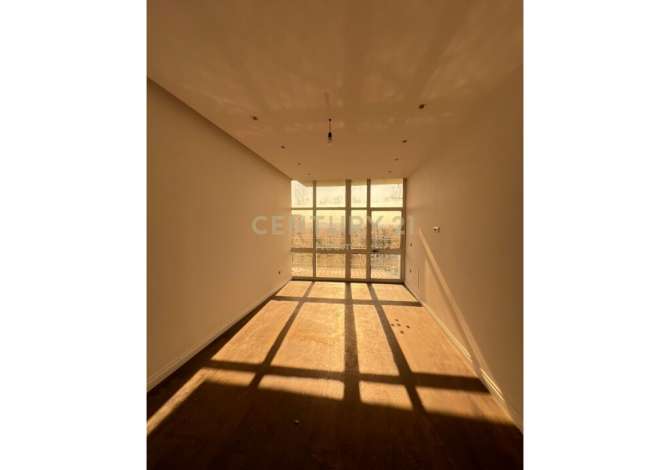 Business Property in Sale 3+1 in Tirana - 1,410 Euro