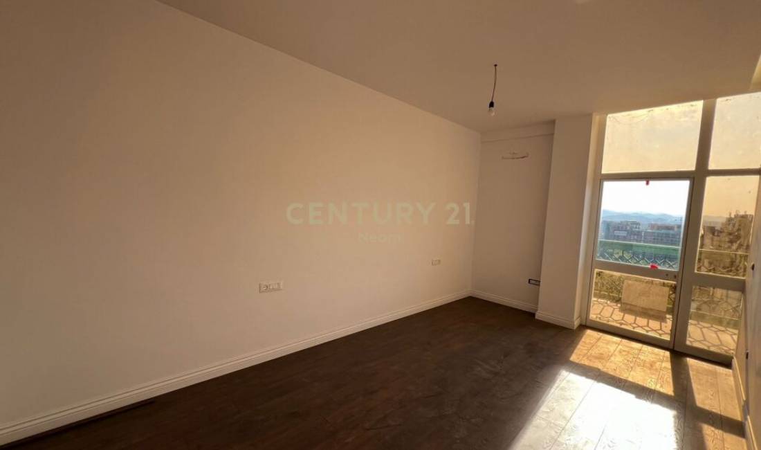 QIRA, AMBIENT ZYRASH - 94 M2, RRUGA E KAVAJES ‼️  Tirana, Albania Per Qira 1,410 Euro /Mua