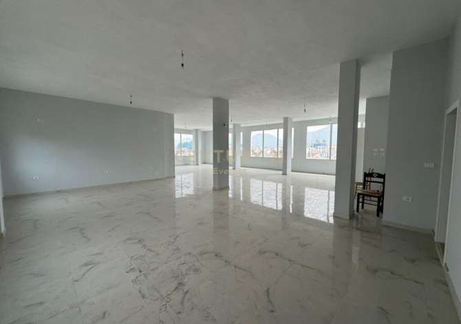 SELITE, JAPIM ME QIRA GODINE 3-KATESHE  Selite Tirana, Albania Per Qira 3,000 Euro /Muaj