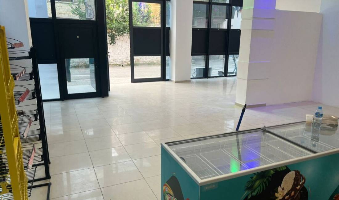 Jepet njesi komerciale per qira 88 m2  Tirana, Albania Per Qira 850 Euro /Muaj
