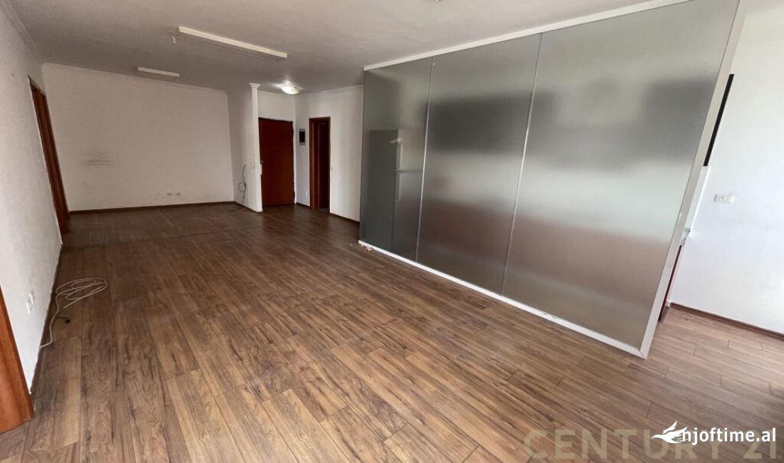 Zyra per Qira prane Gardes!!!  Rruga "Yanos Hunyadi" Tirana, Albania Per Qira 1,600 Euro /Mua