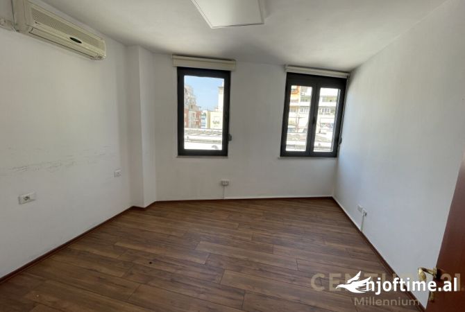 Zyra per Qira prane Gardes!!!  Rruga "Yanos Hunyadi" Tirana, Albania Per Qira 1,600 Euro /Mua