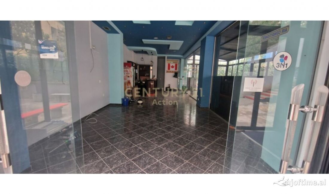 EKSKLUZIVE!! JAPIM ME QIRA AMBIENT KOMERCIAL PRANE KOPSHTIT BOTANIK!  Tirana, Albania Per Qira 700 Euro