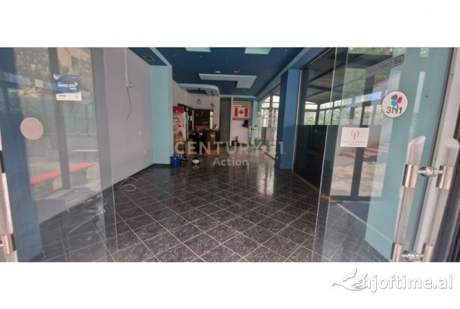 Ambiente Commerciale in Affitto 1+1 a Tirana - 700 Euro