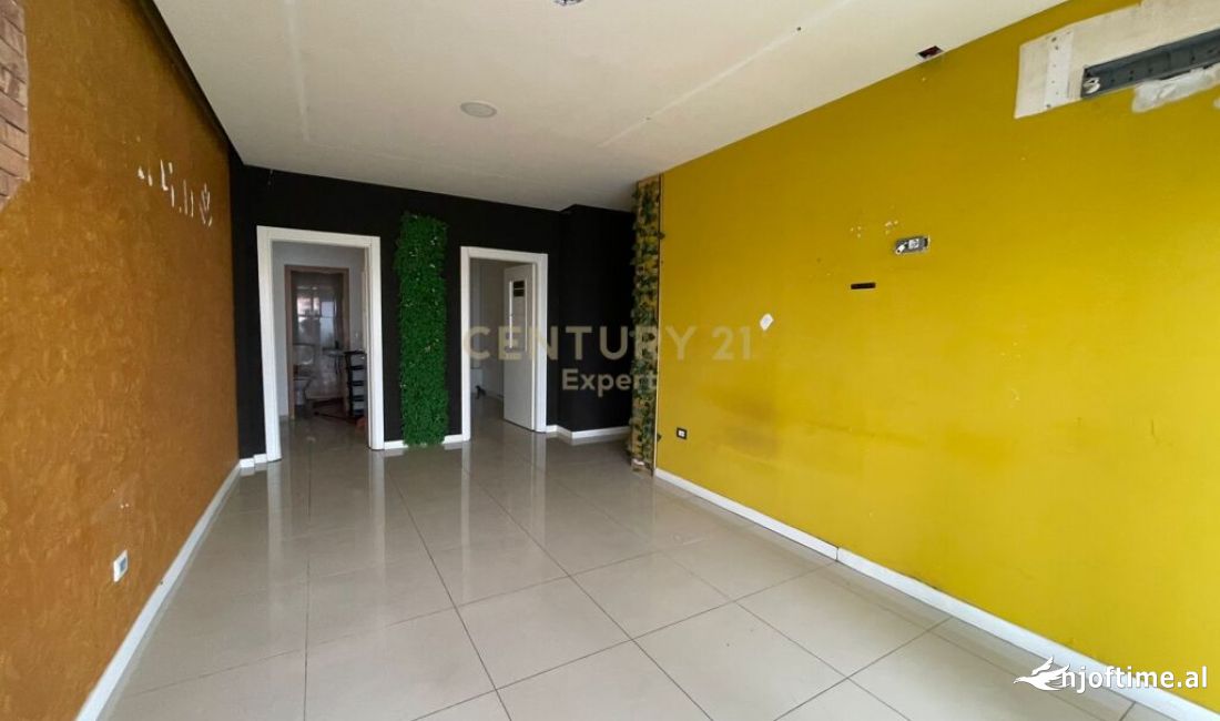 Ambient Komercial per Qira ne Astiri, Tirane!  Tirana, Albania Per Qira 800 Euro /Muaj