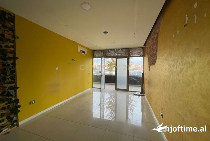 Ambiente Commerciale in Affitto 1+1 a Tirana - 800 Euro