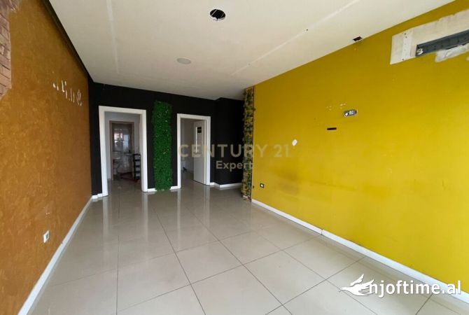 Ambiente Commerciale in Affitto 1+1 a Tirana - 800 Euro