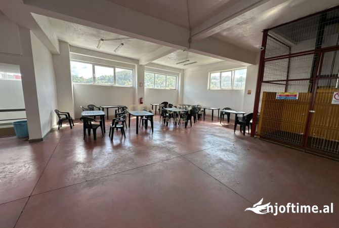 Ambiente Commerciale in Affitto 3+1 a Tirana - 6,400 Euro