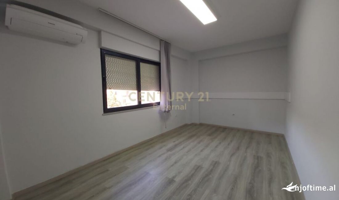 Ambient per zyra me qira ne Bllok  Tirana, Albania Per Qira 1,200 Euro /Muaj