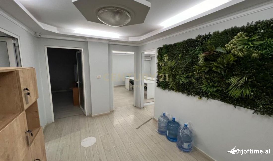 ISH BLLOKU, JAPIM ME QIRA ZYRE!  Ish Blloku Tirana, Albania Per Qira 790 Euro /Muaj