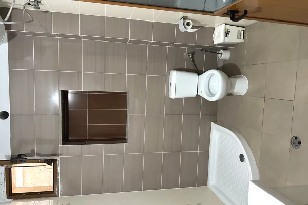 Shtepi me qera Apartament ne Tirane, Garsoniere, Mobilimi E mobiluar, Pagesa 28,000  Leke.