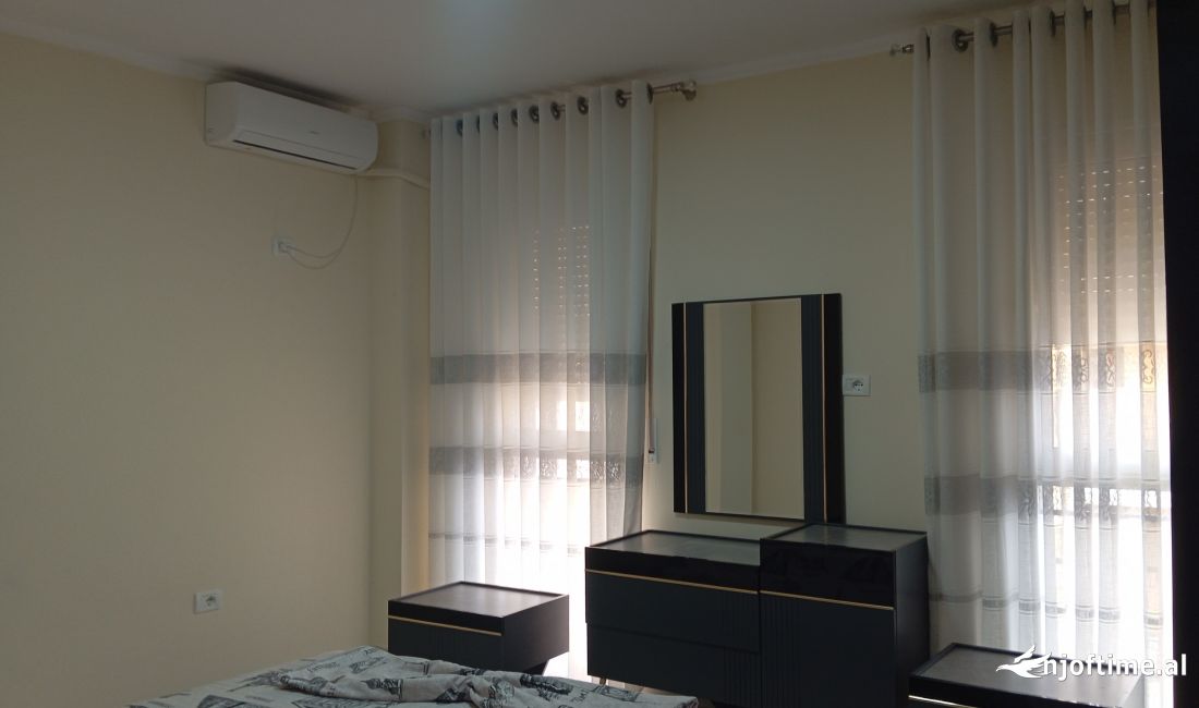 Shtepi ne shitje Apartament ne Tirane, 2+1, Mobilimi E mobiluar, Pagesa 180,000  Euro.