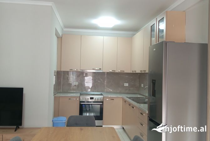 Shtepi ne shitje Apartament ne Tirane, 2+1, Mobilimi E mobiluar, Pagesa 180,000  Euro.