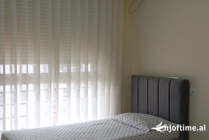 Shtepi ne shitje Apartament ne Tirane, 2+1, Mobilimi E mobiluar, Pagesa 180,000  Euro.