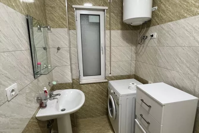 Shtepi me qera Apartament ne Tirane, Garsoniere, Mobilimi E mobiluar, Pagesa 25,000  Leke.