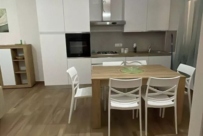 Shtepi me qera Apartament ne Tirane, 2+1, Mobilimi E mobiluar, Pagesa 1,200  Euro.