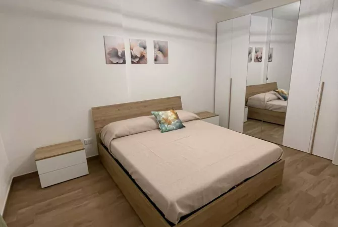 Shtepi me qera Apartament ne Tirane, 2+1, Mobilimi E mobiluar, Pagesa 1,200  Euro.