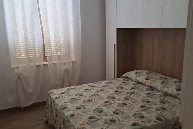 Shtepi me qera Apartament ne Tirane, 2+1, Mobilimi E mobiluar, Pagesa 1,200  Euro.