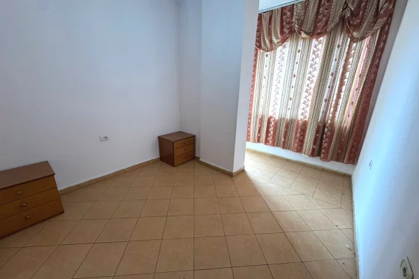 Shtepi ne shitje Apartament ne Tirane, 2+1, Mobilimi E mobiluar, Pagesa 130,000  Euro.