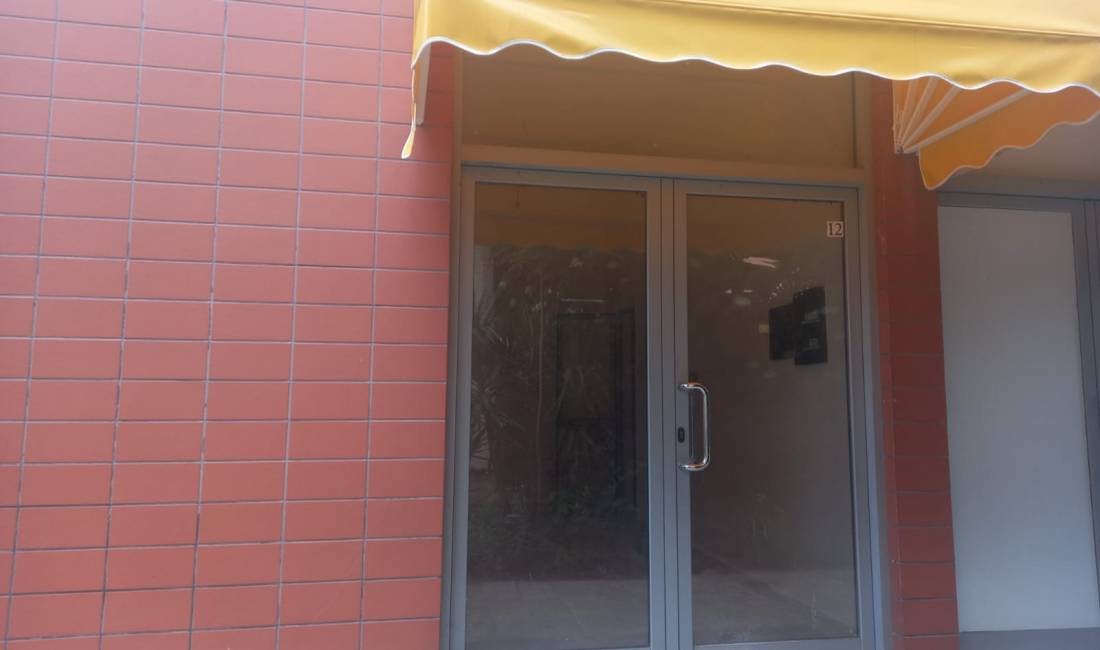 Jepet dyqan me qera, ish-Tregu Elektrik