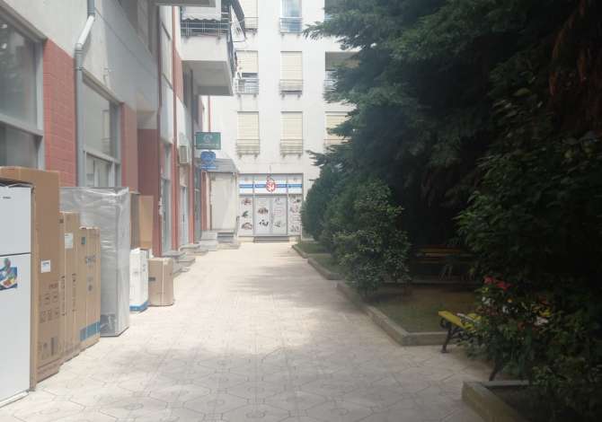 Jepet dyqan me qera, ish-Tregu Elektrik