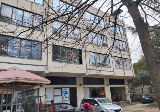 Jepet me qera kati i trete i nje ndertese ne rrugen Irfan Tomini, perballe kompleksit Delijorgji.