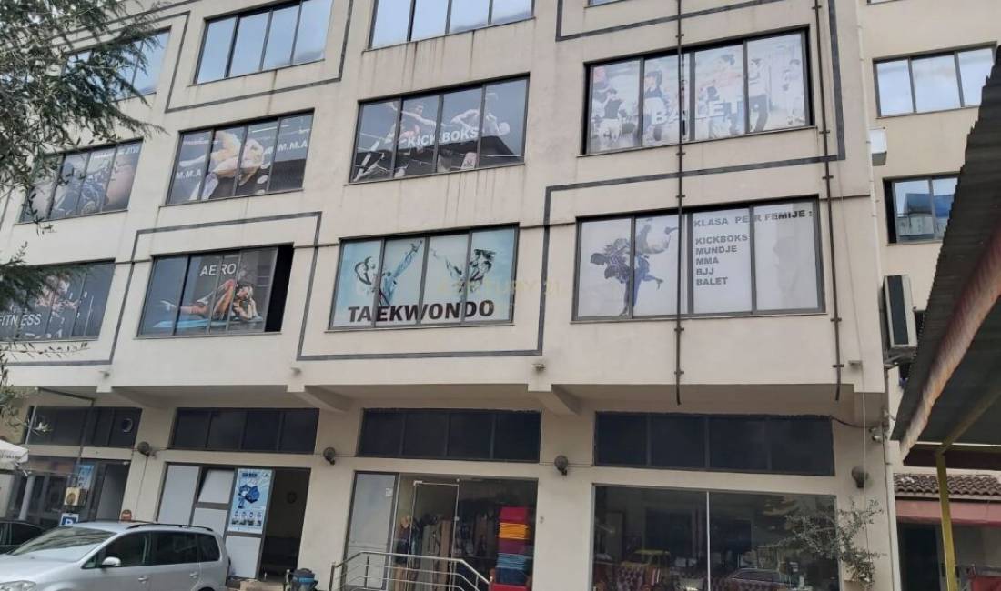 Jepet me qera kati i trete i nje ndertese ne rrugen Irfan Tomini, perballe kompleksit Delijorgji.